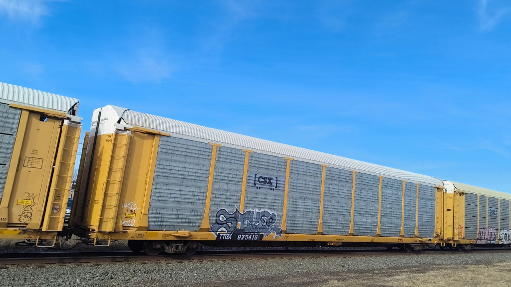 CSX B2442 (Body) TTGX 975416 (Flat)